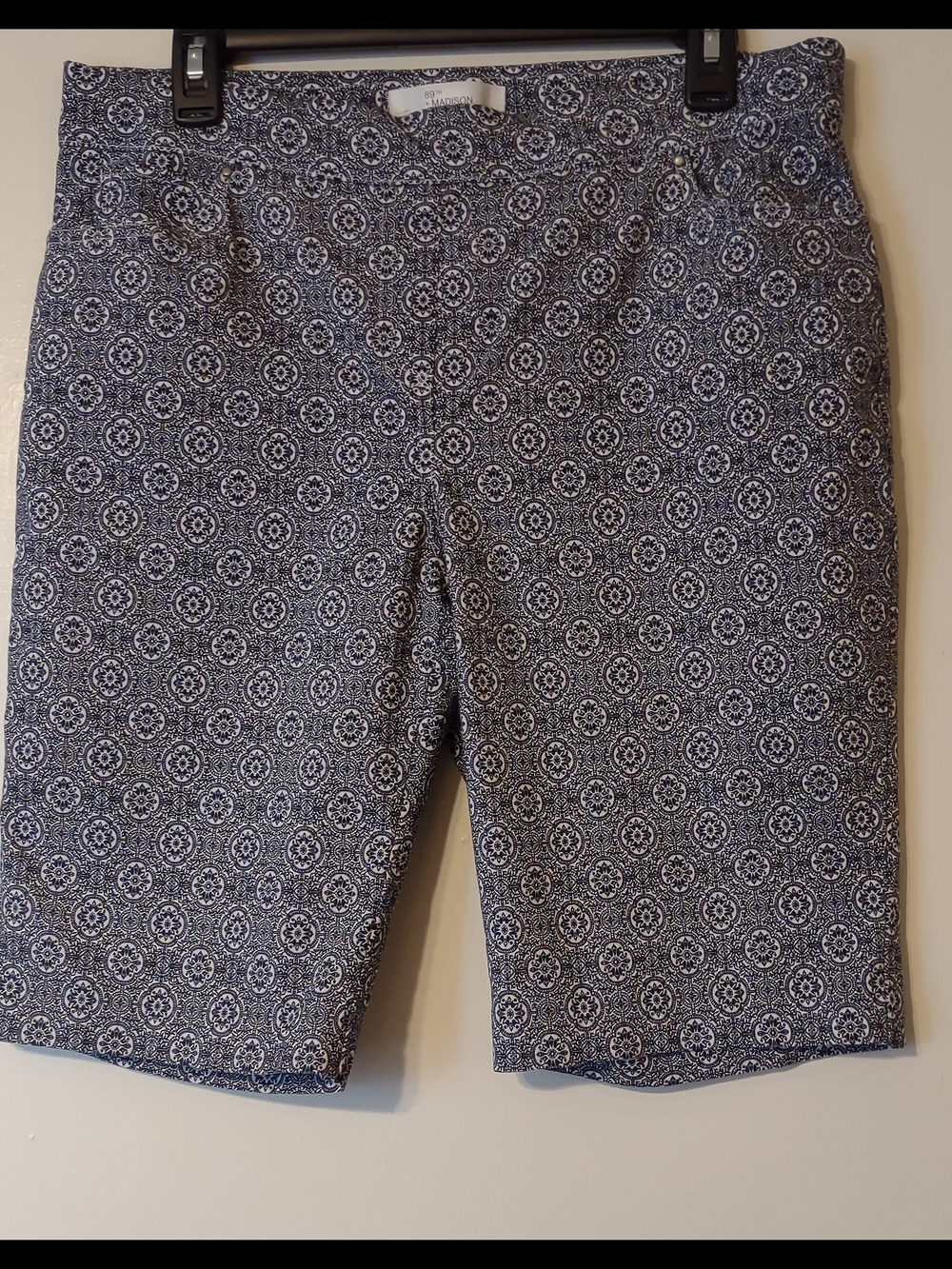 89th Madison Mosaic Black And White Stretch Bermuda Shorts L